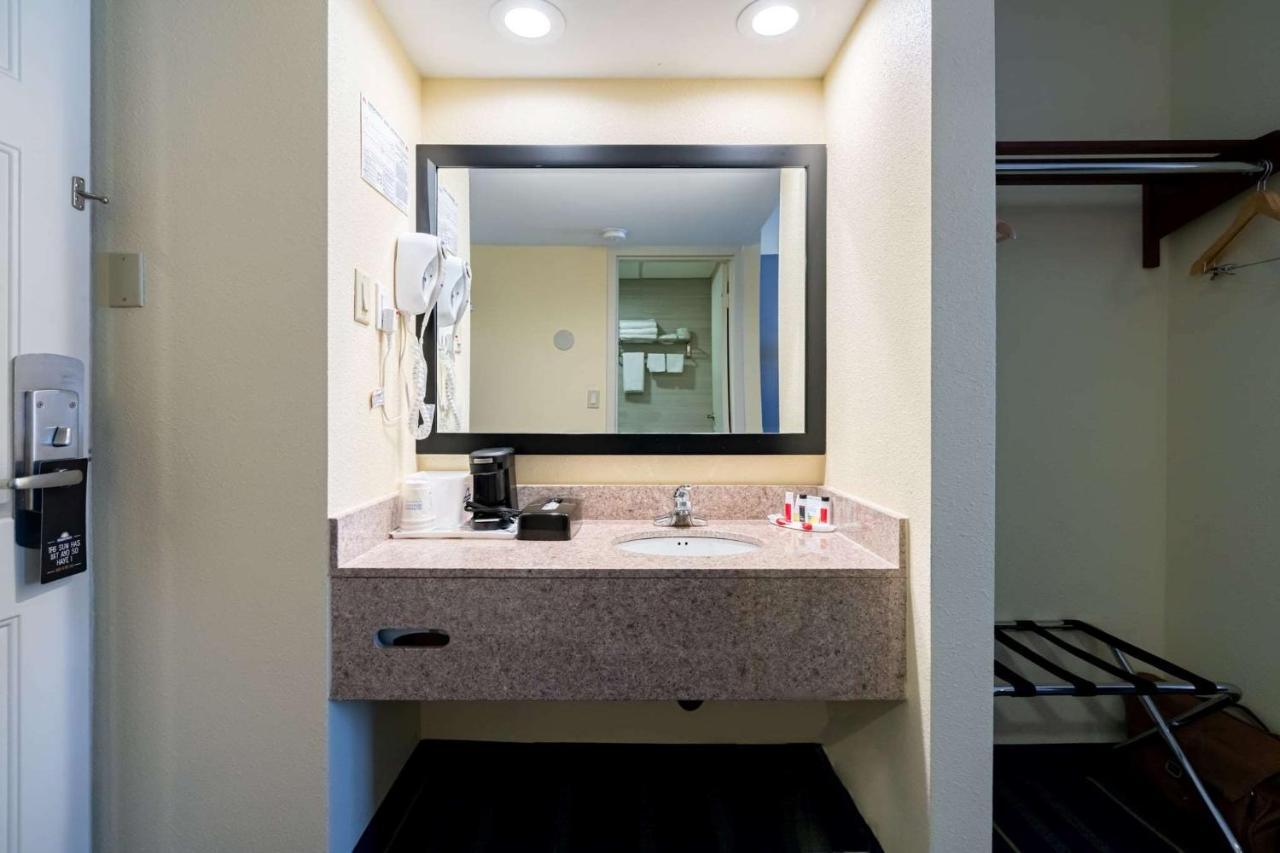 Days Inn By Wyndham Hartford/Closest Downtown Dış mekan fotoğraf