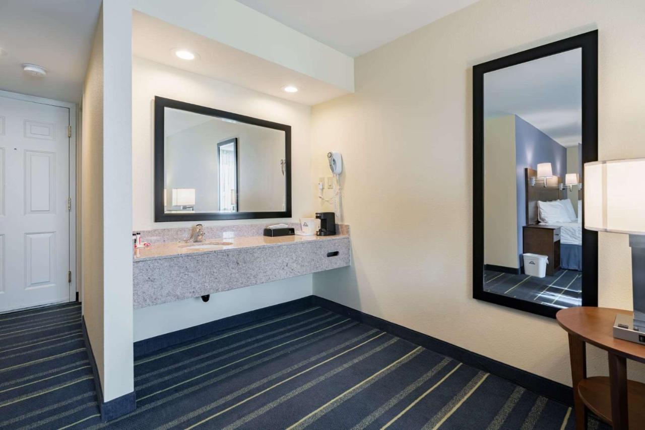Days Inn By Wyndham Hartford/Closest Downtown Dış mekan fotoğraf