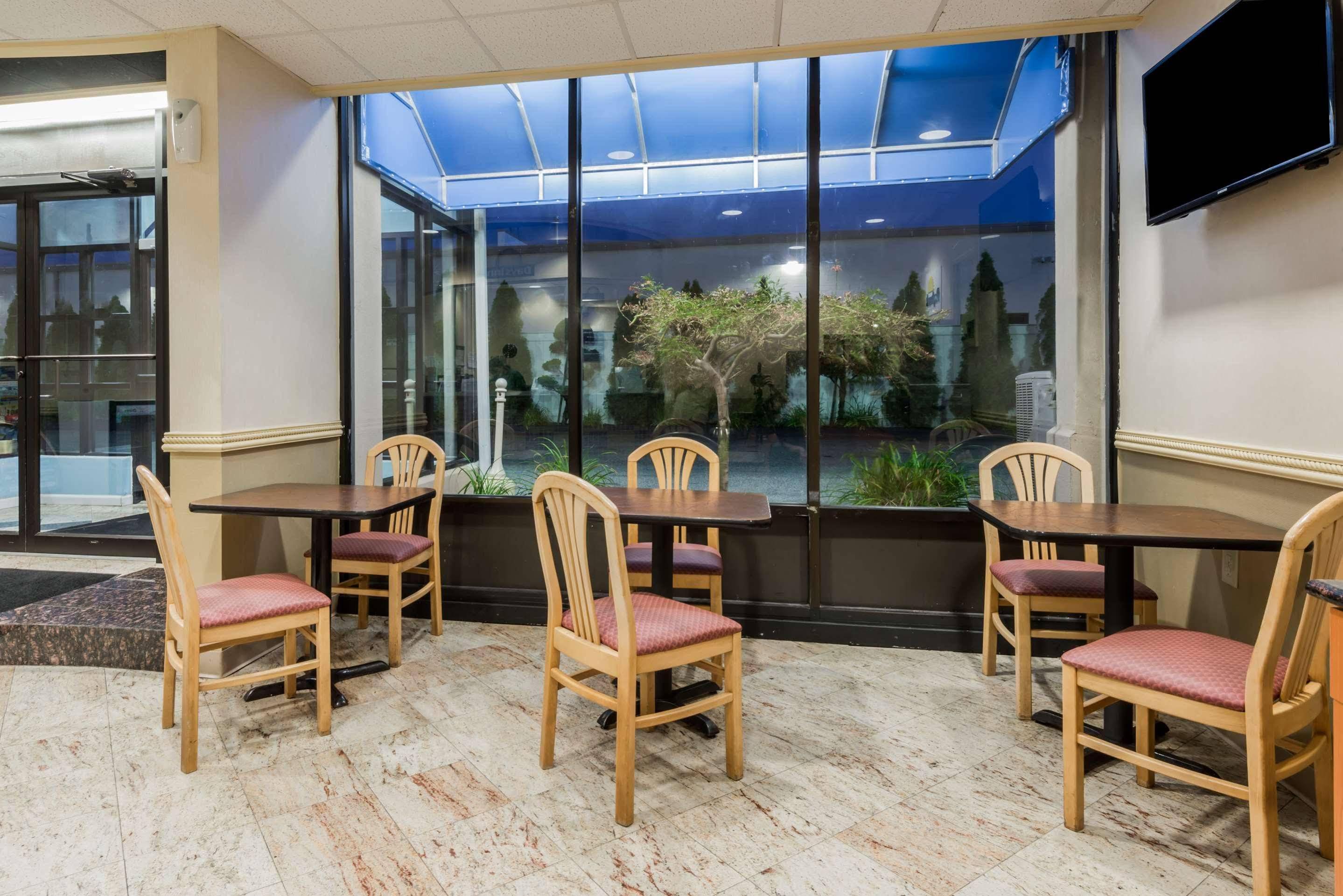 Days Inn By Wyndham Hartford/Closest Downtown Dış mekan fotoğraf