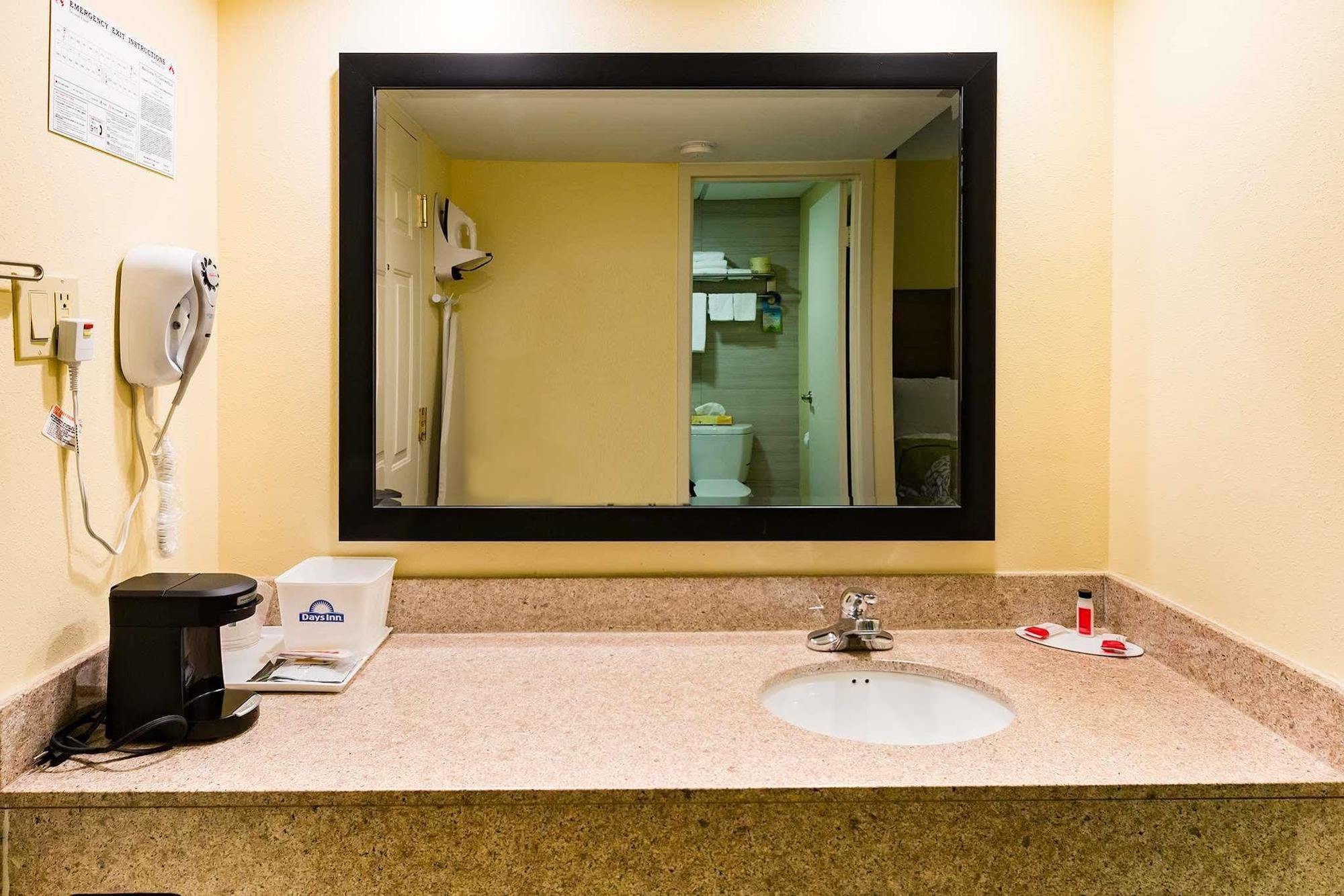 Days Inn By Wyndham Hartford/Closest Downtown Dış mekan fotoğraf